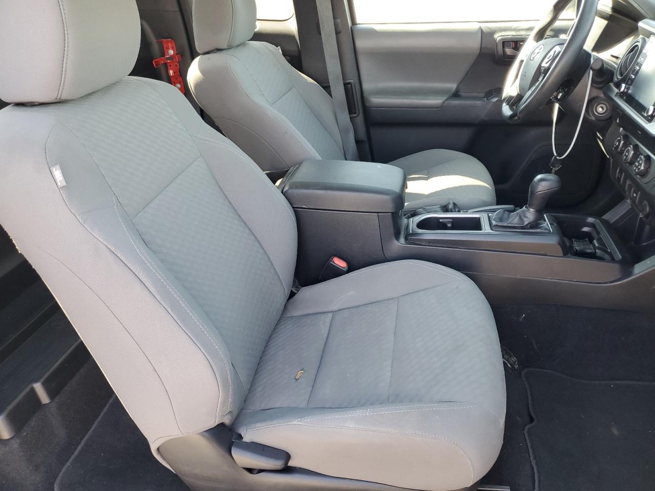 Toyota Tacoma Access Cab Image 13