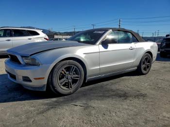  Salvage Ford Mustang