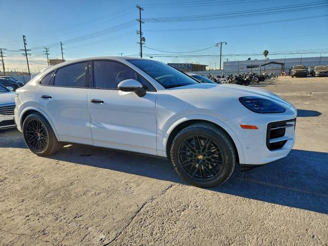 Porsche Cayenne Coupe Image 7