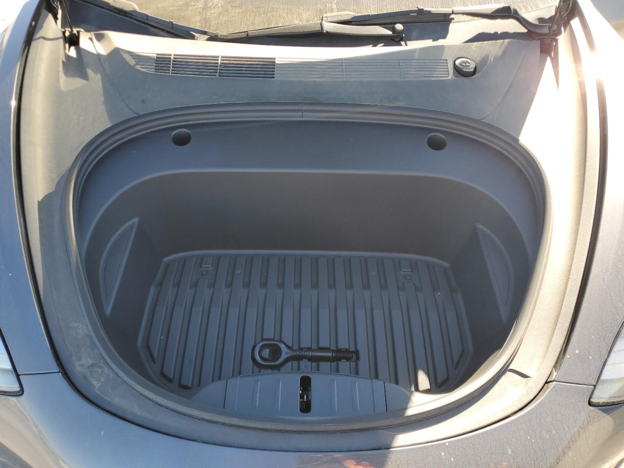 Tesla Model 3 Image 8