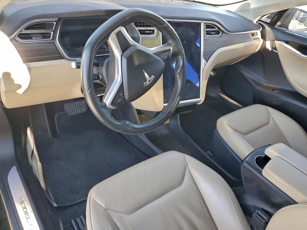 Tesla Model S Image 4