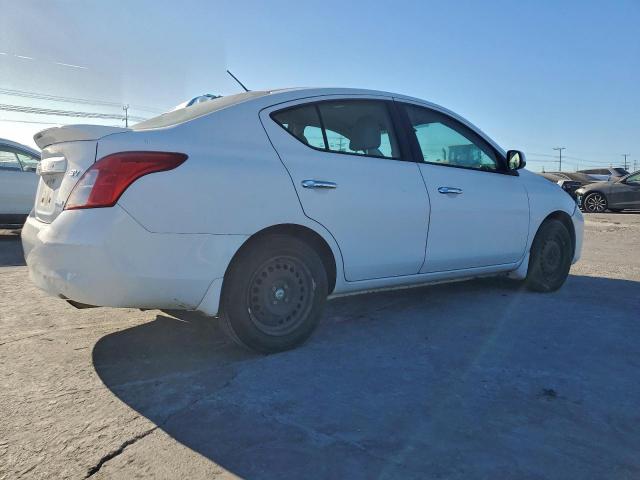 Nissan Versa S Image 11