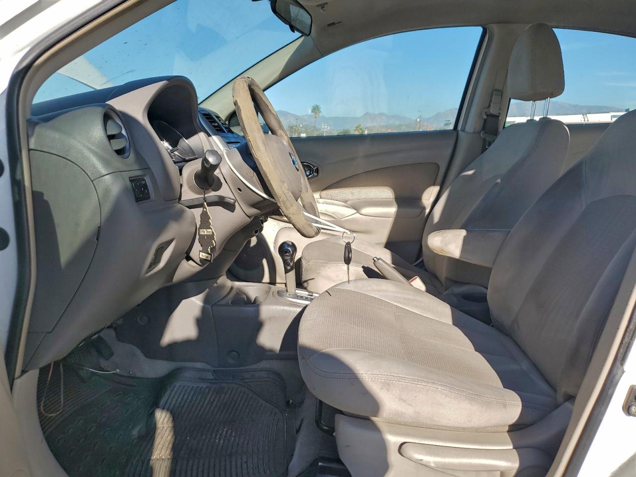 Nissan Versa S Image 12