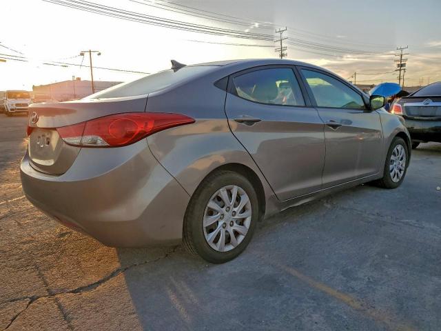 Hyundai ELANTRA Gls Image 4