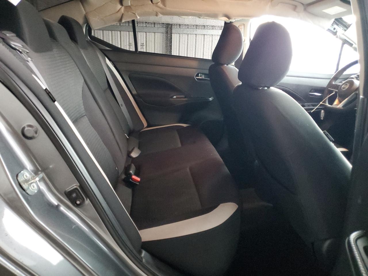 Nissan Versa Sv Image 9