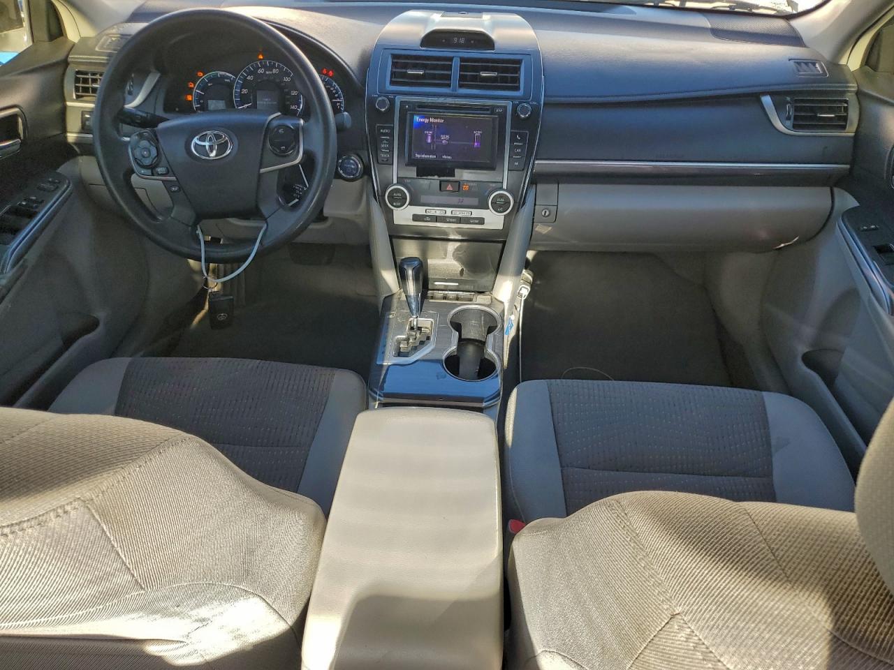 Toyota Camry Hybrid Image 7