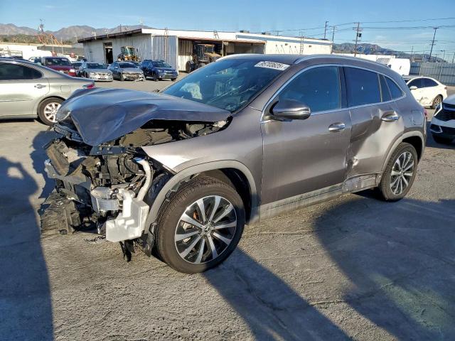  Salvage Mercedes-Benz GLA