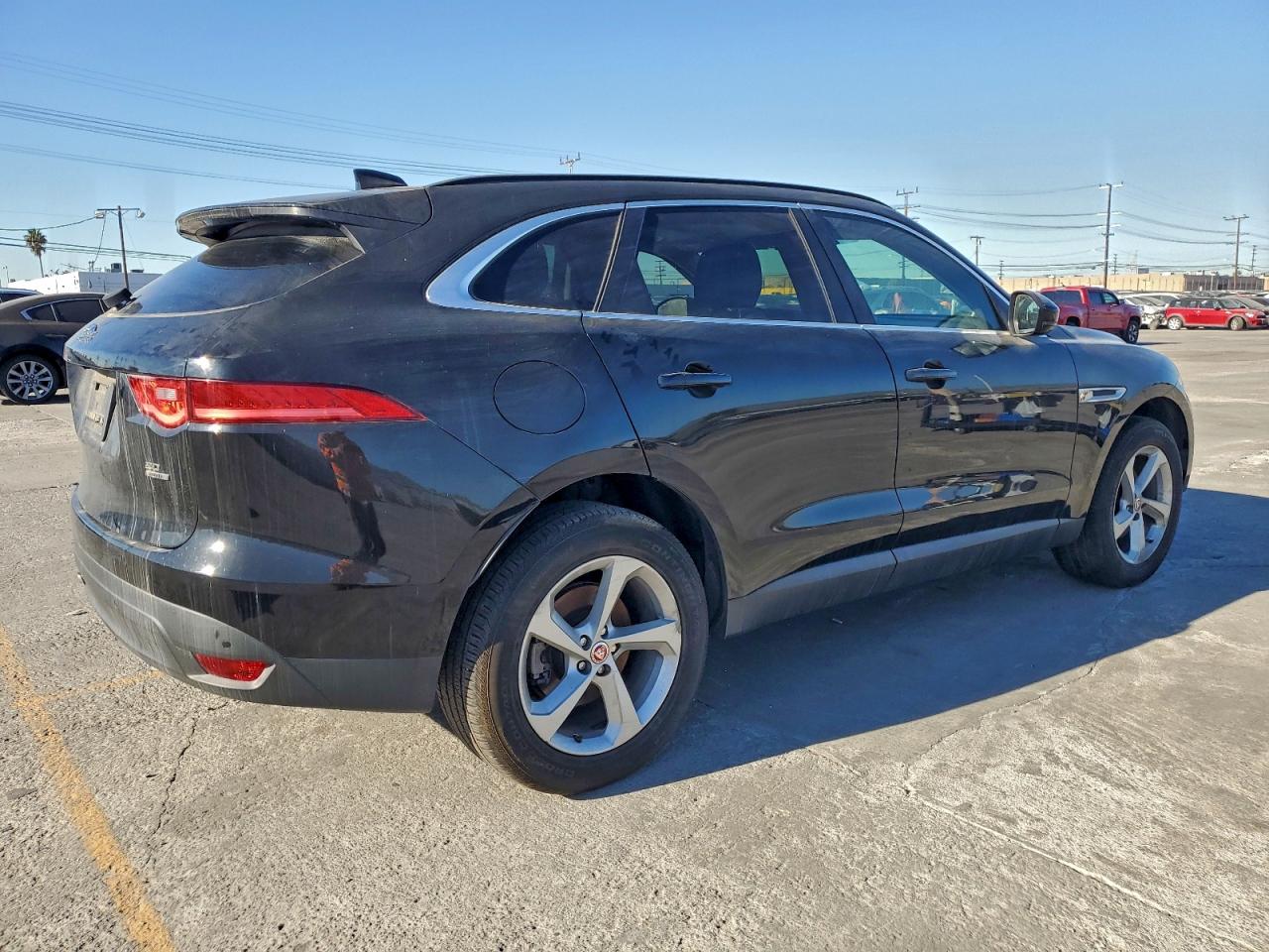 Jaguar F-PACE Premium Image 2