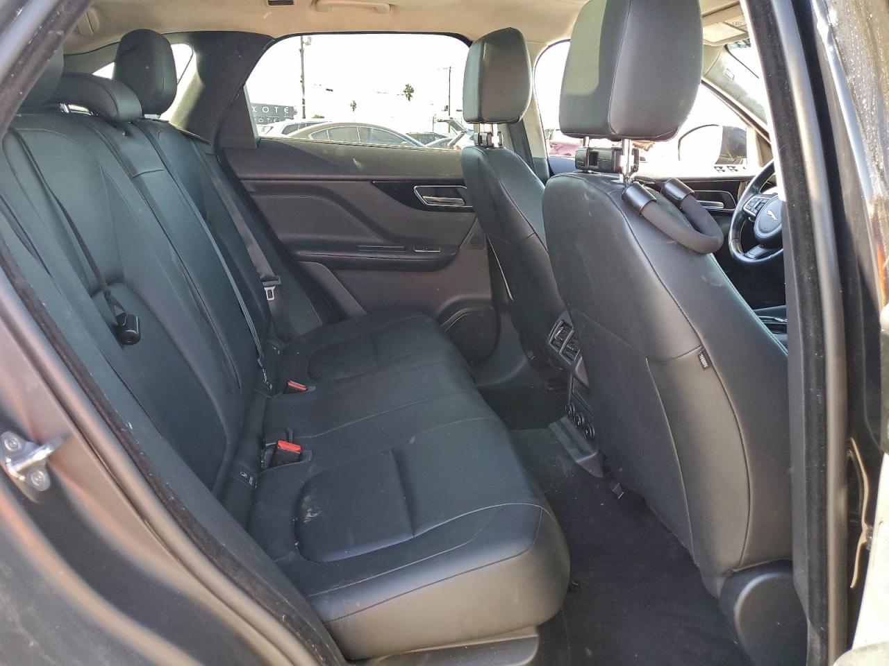 Jaguar F-PACE Premium Image 10