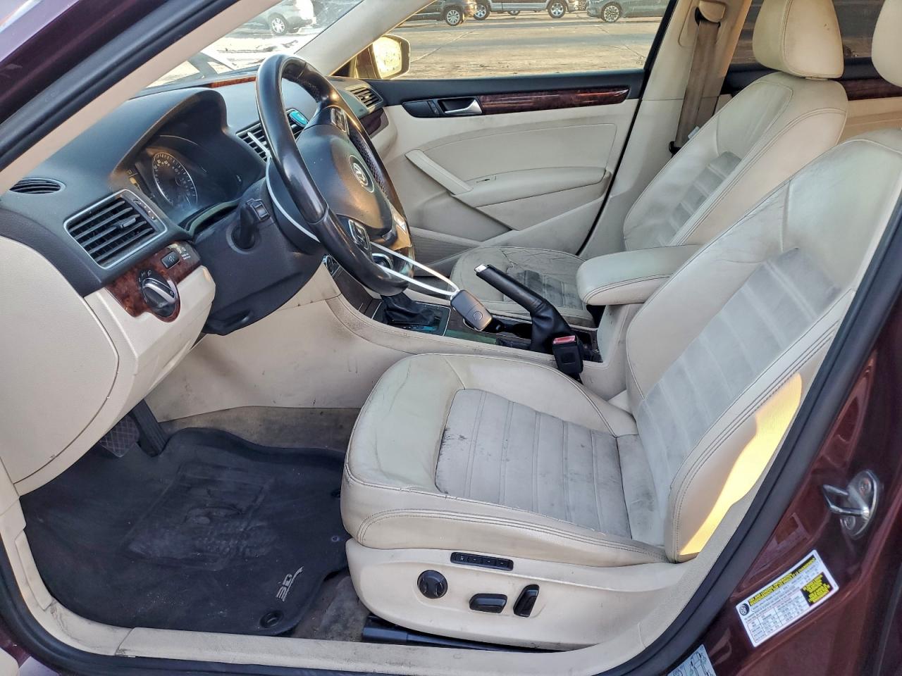 Volkswagen Passat Sel Image 4