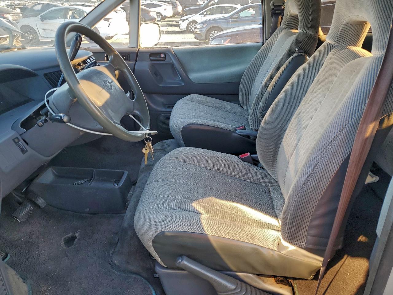 Toyota Previa Le Image 3