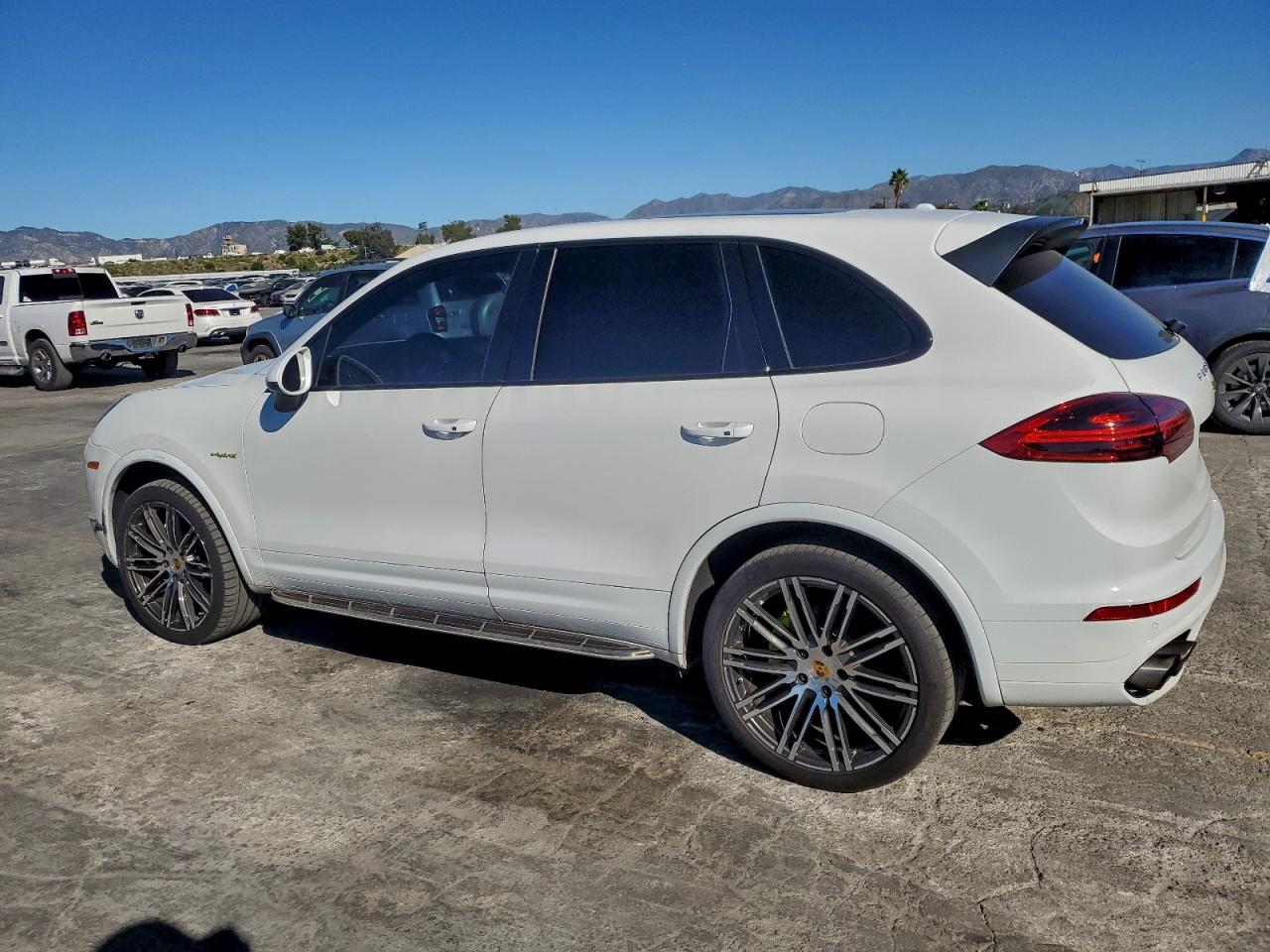 Porsche Cayenne Se Hybrid Platinum Image 2