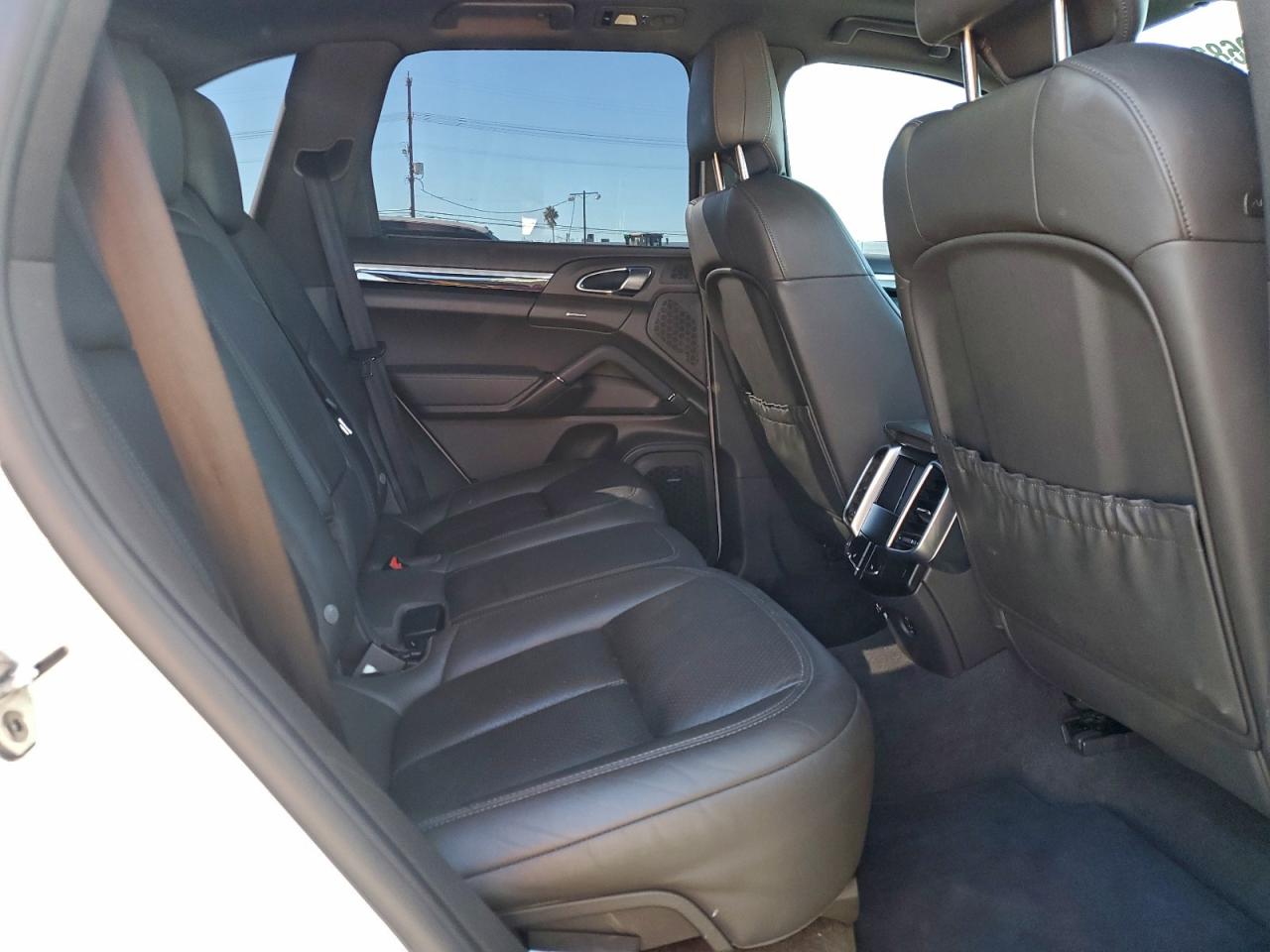 Porsche Cayenne Se Hybrid Platinum Image 12