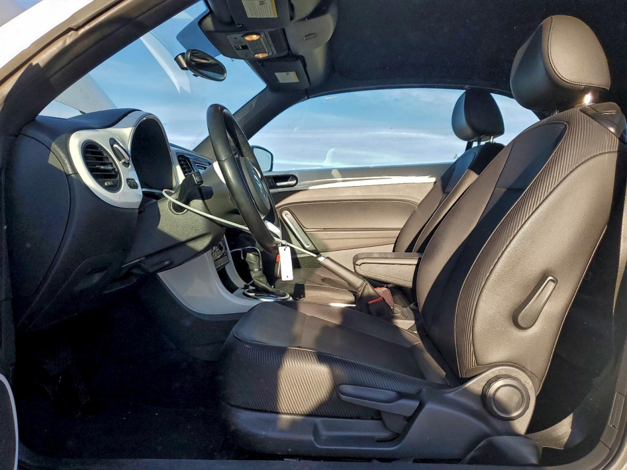 Volkswagen Beetle S Image 9