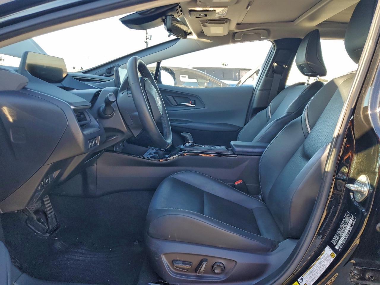 Toyota Prius Le Image 4