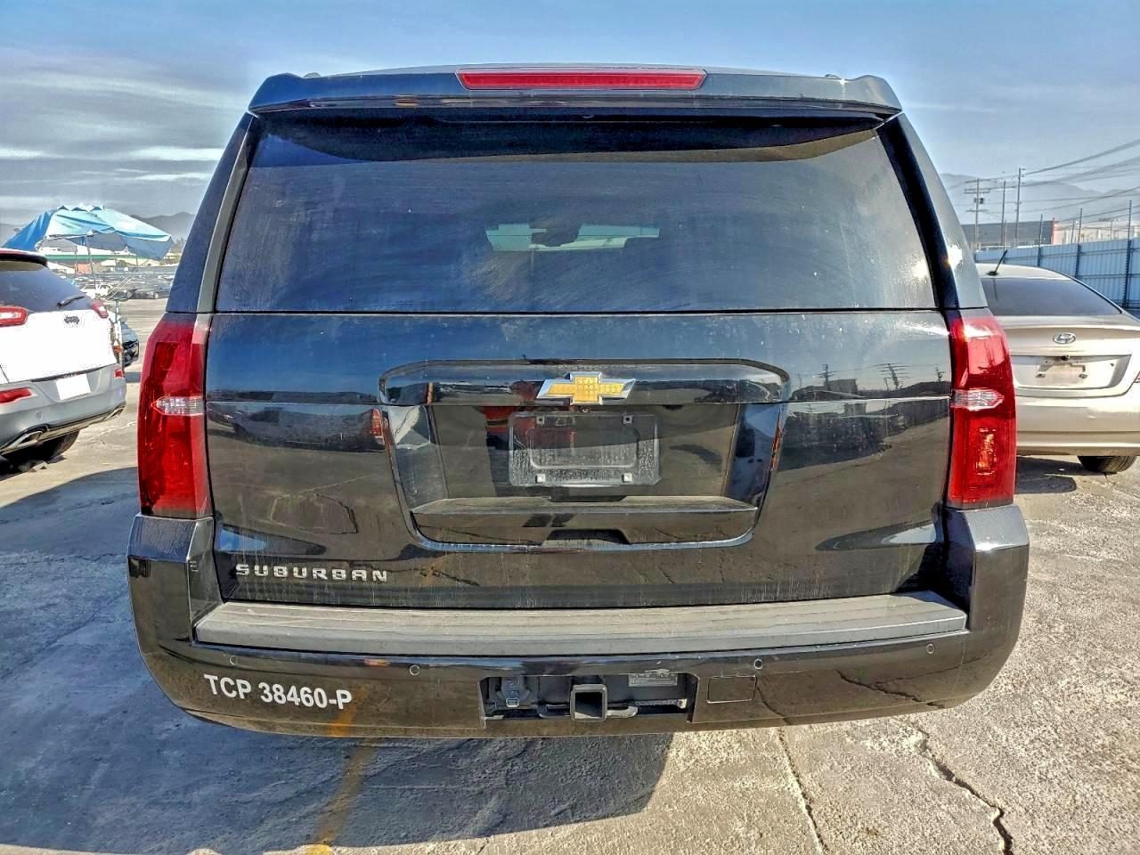 Chevrolet Suburban C1500 Lt Image 2