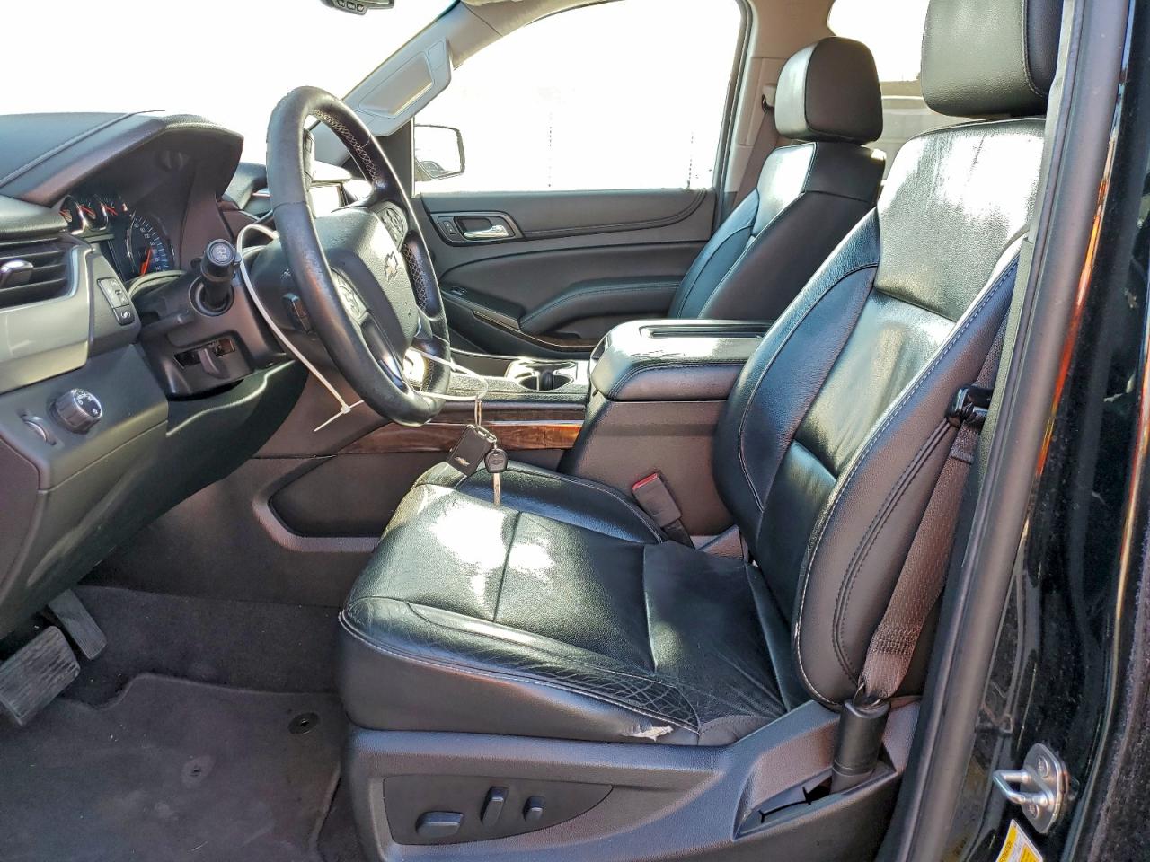 Chevrolet Suburban C1500 Lt Image 10