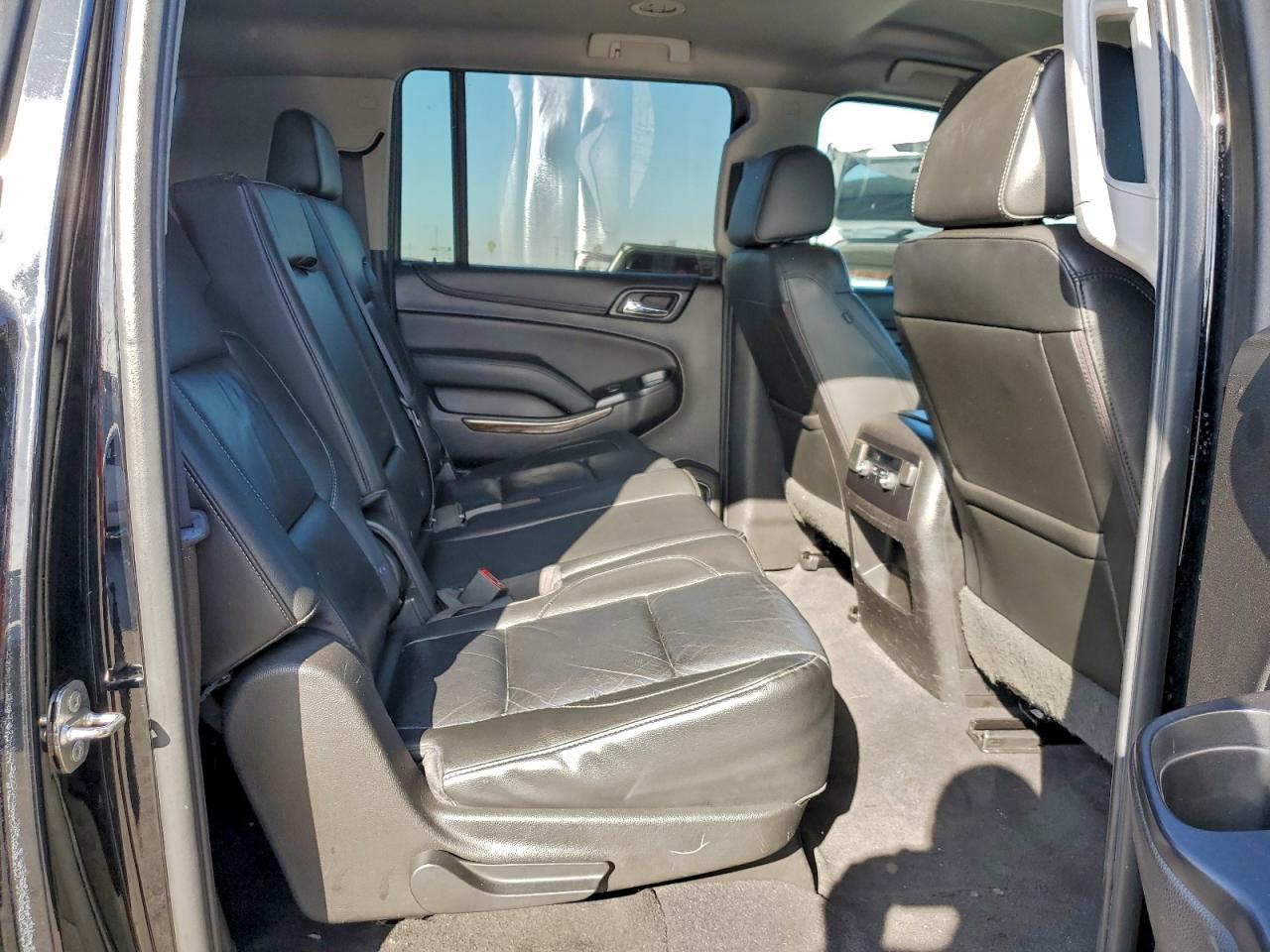 Chevrolet Suburban C1500 Lt Image 3