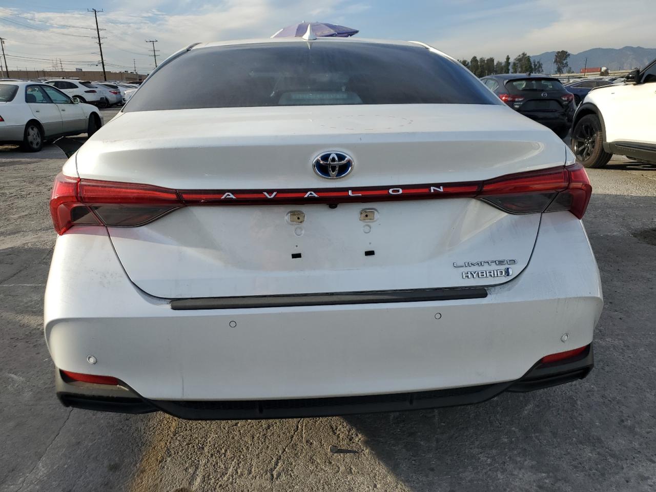 Toyota Avalon Limited Image 8