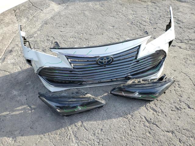 Toyota Avalon Limited Image 9