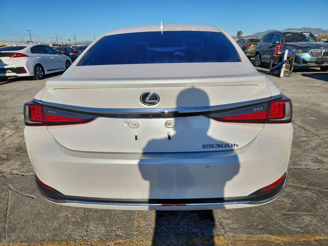 Lexus Es 300h Base Image 12