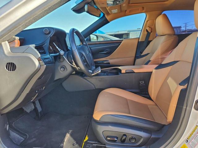 Lexus Es 300h Base Image 5
