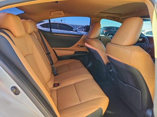 Lexus Es 300h Base Image 8