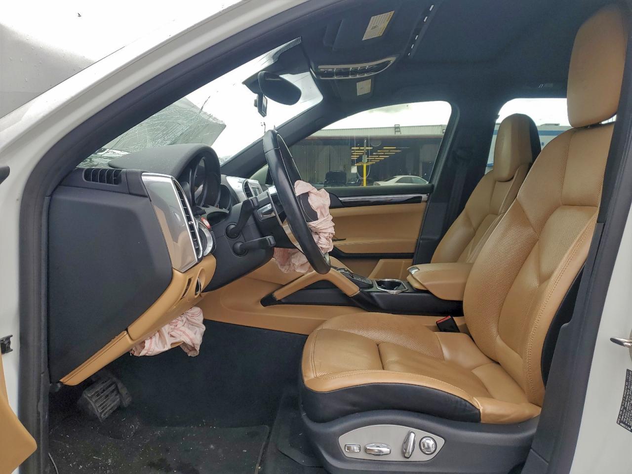 Porsche Cayenne Image 9