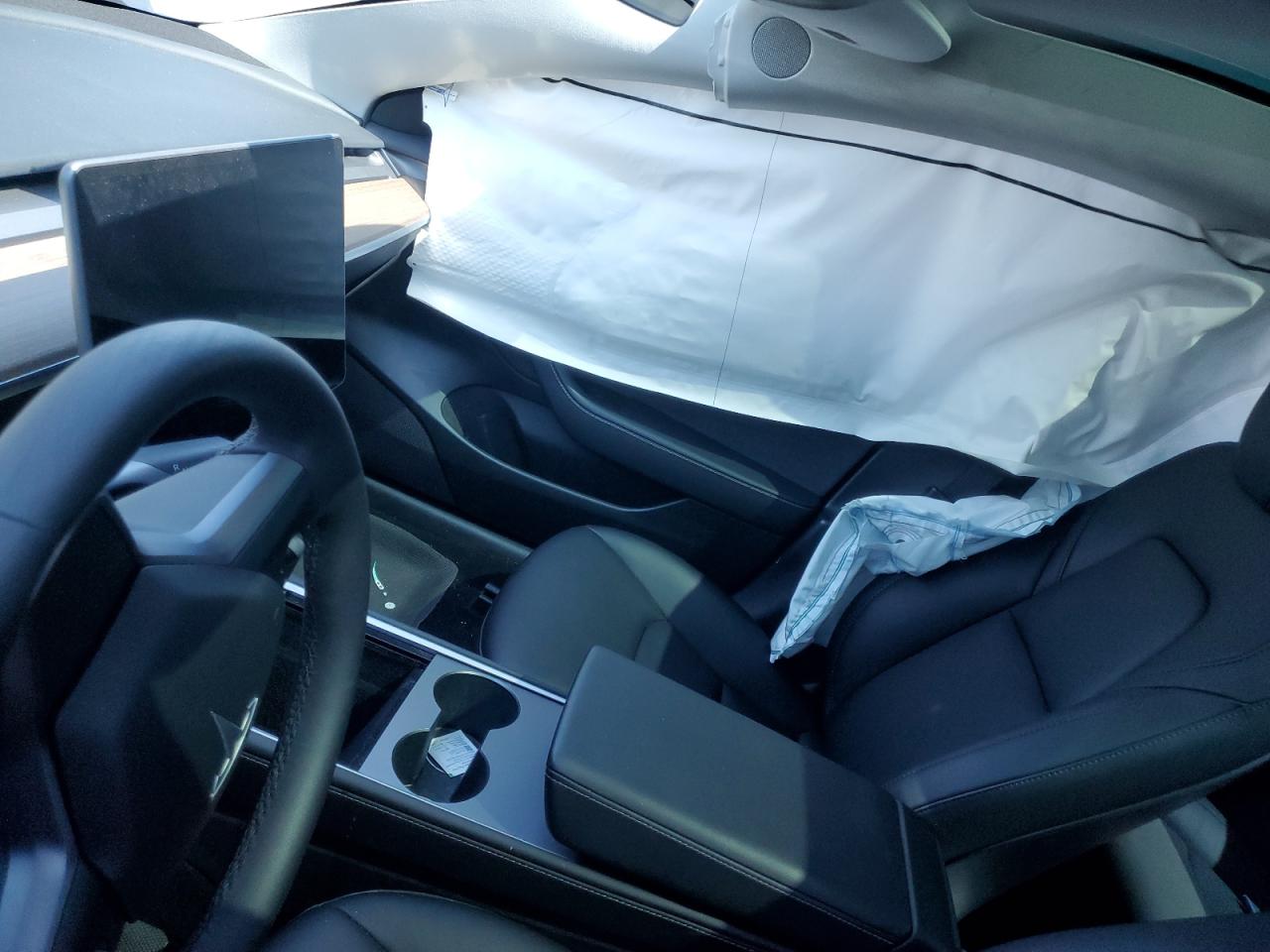 Tesla Model 3 Image 5
