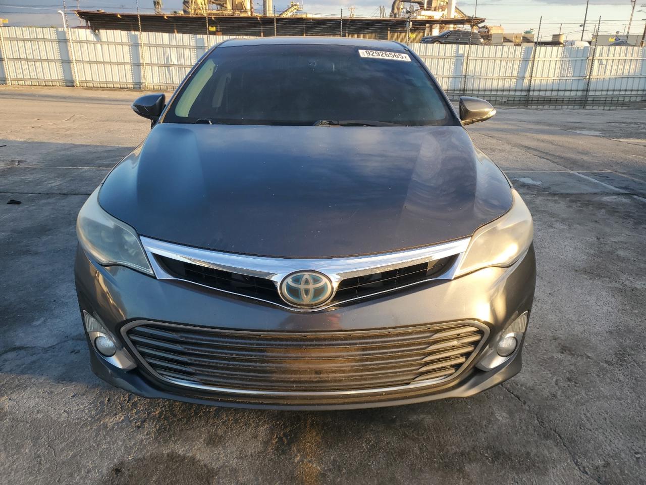 Toyota Avalon Hybrid Image 4