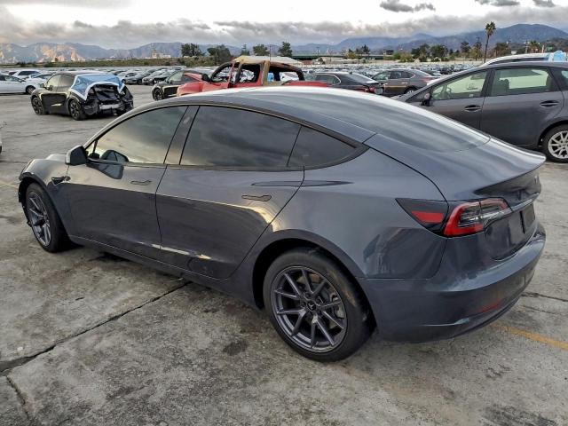 Tesla Model 3 Image 4