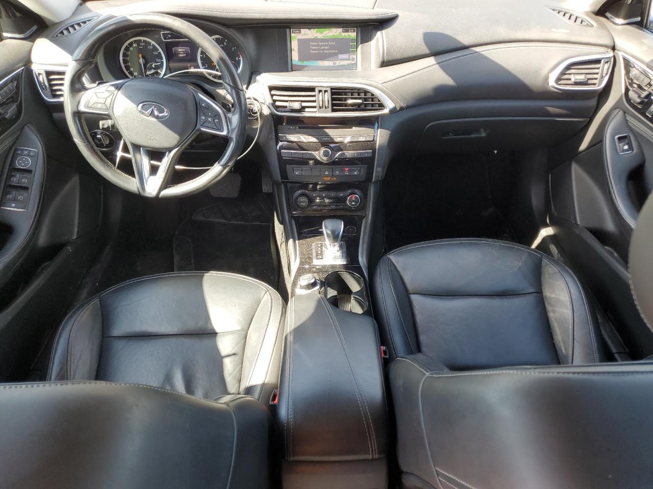 INFINITI Qx Base Image 9