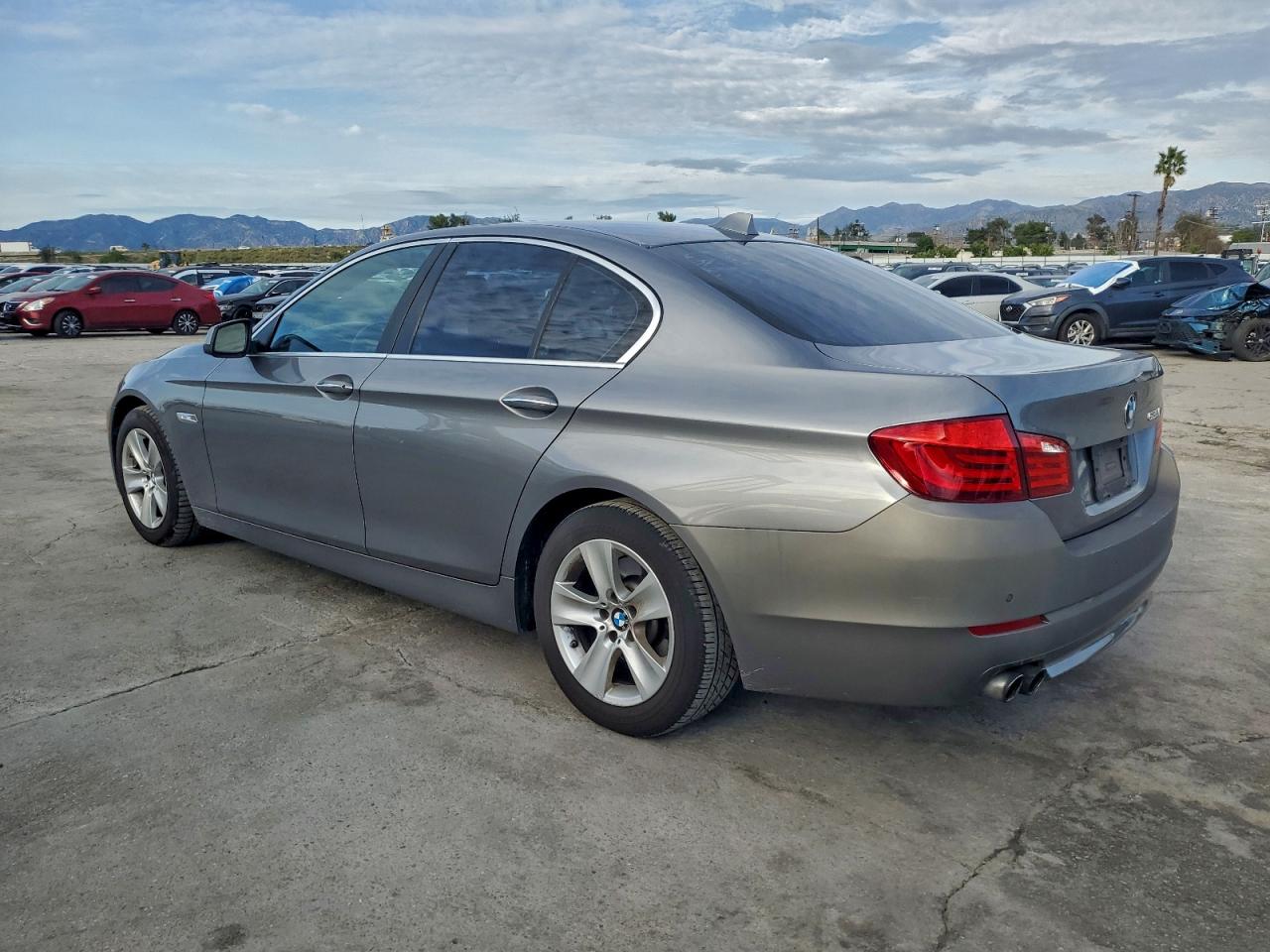 BMW 5 Series I Image 6