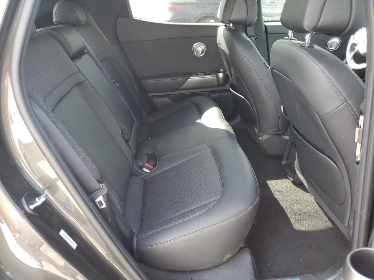 Genesis Gv60 Stand Standard Image 3