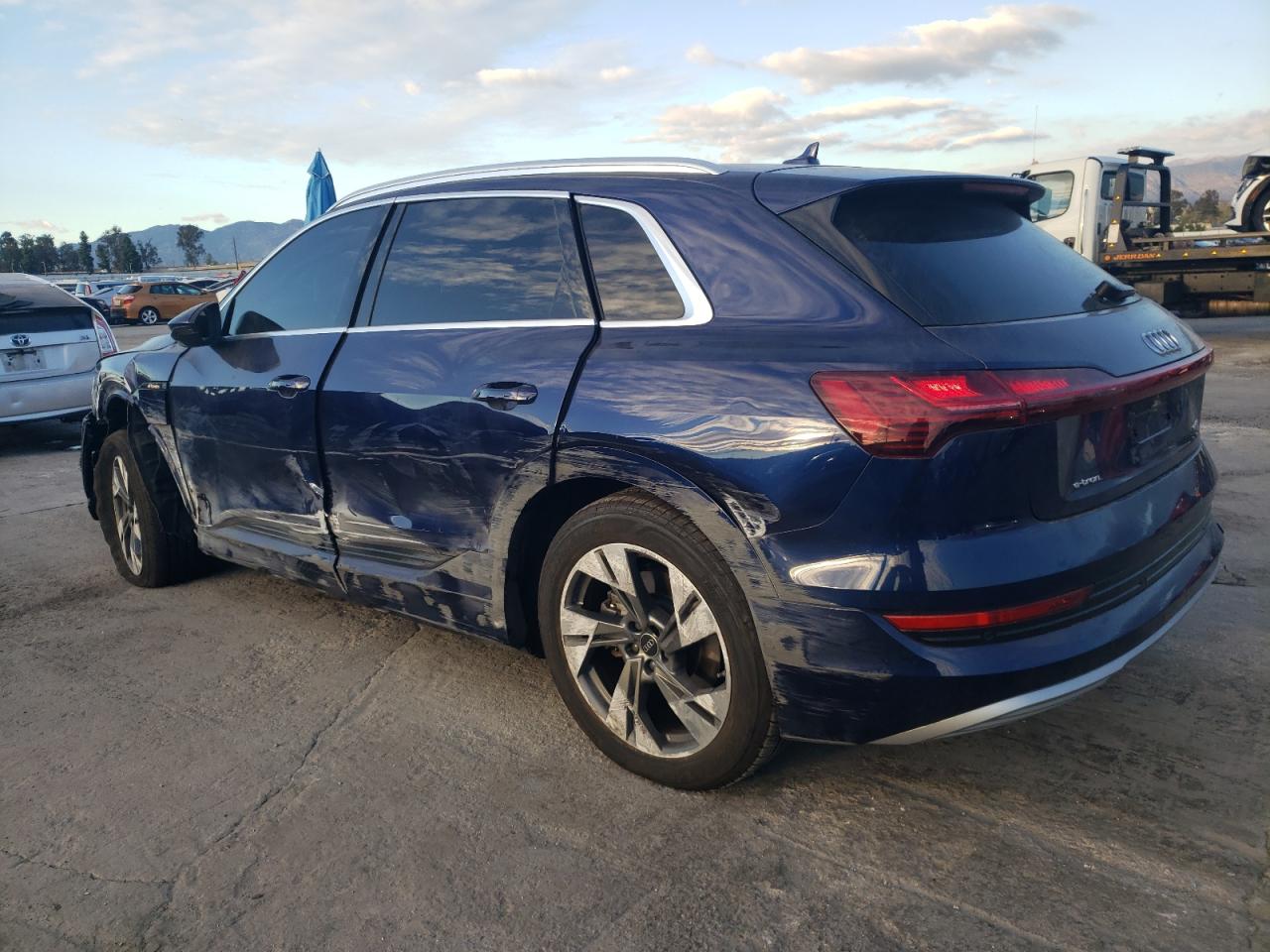 Audi e-tron Premium Image 8