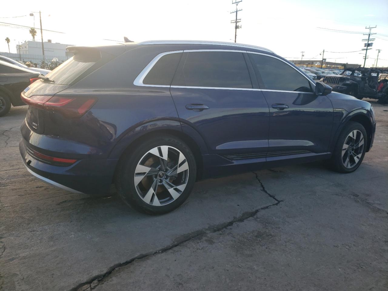 Audi e-tron Premium Image 2