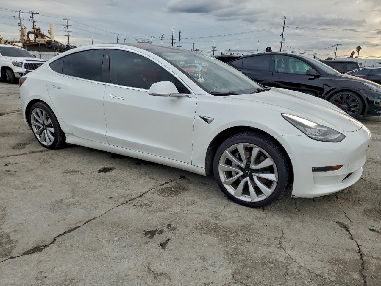Tesla Model 3 Image 4