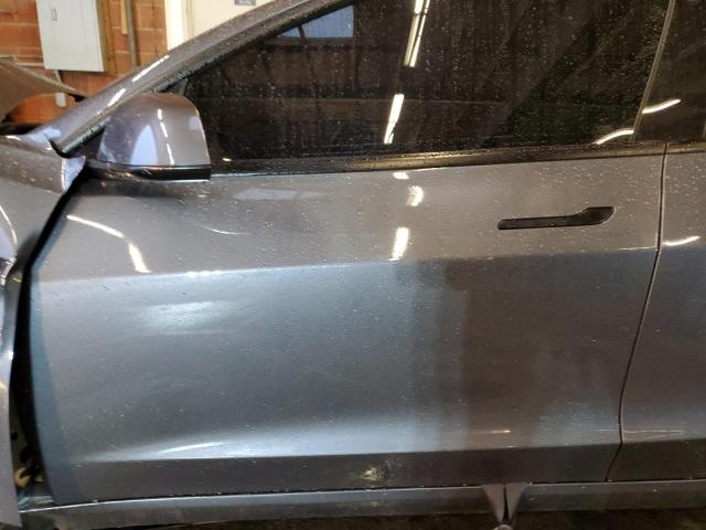 Tesla Model 3 Image 11