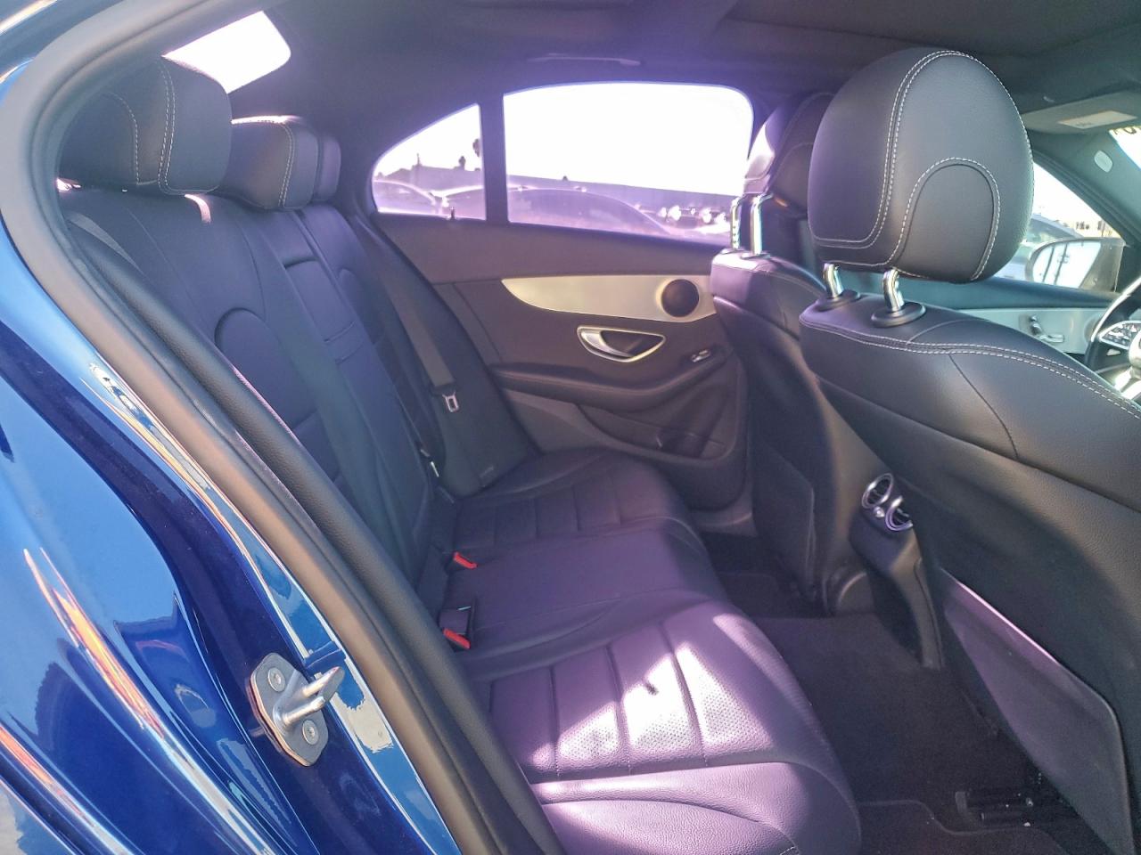 Mercedes-Benz C-Class 300 Image 11