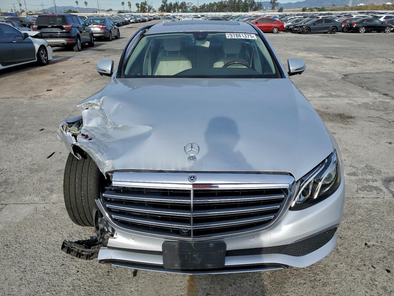 Mercedes-Benz E-Class 350 Image 4