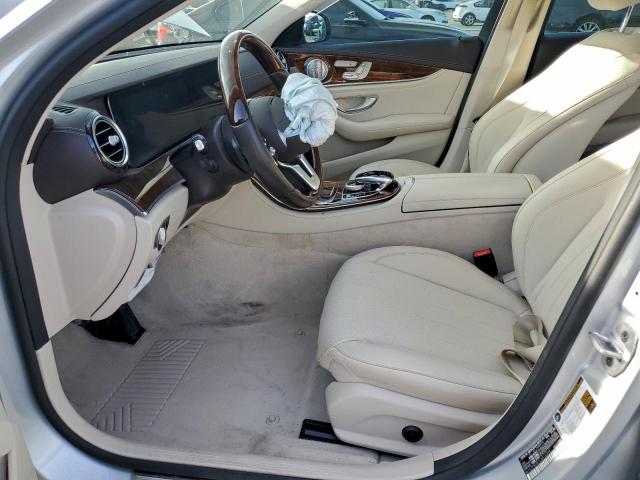 Mercedes-Benz E-Class 350 Image 9