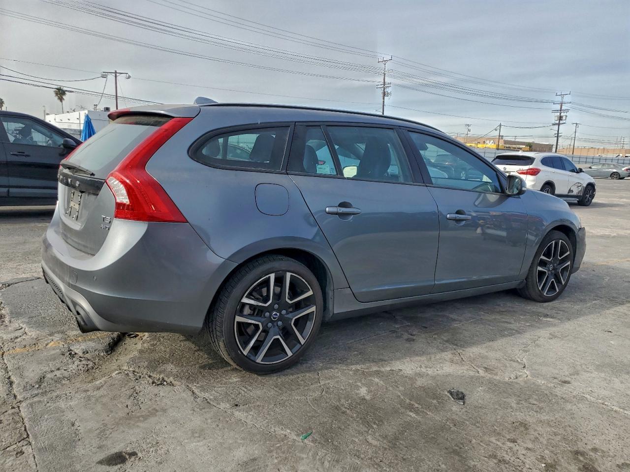 Volvo V60 T5 Dynamic Image 2