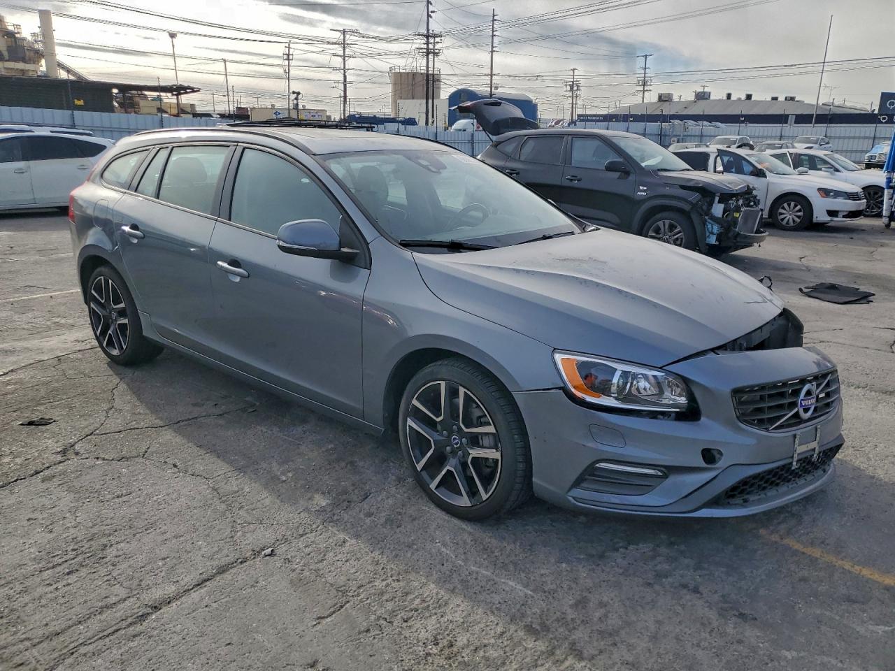 Volvo V60 T5 Dynamic Image 3