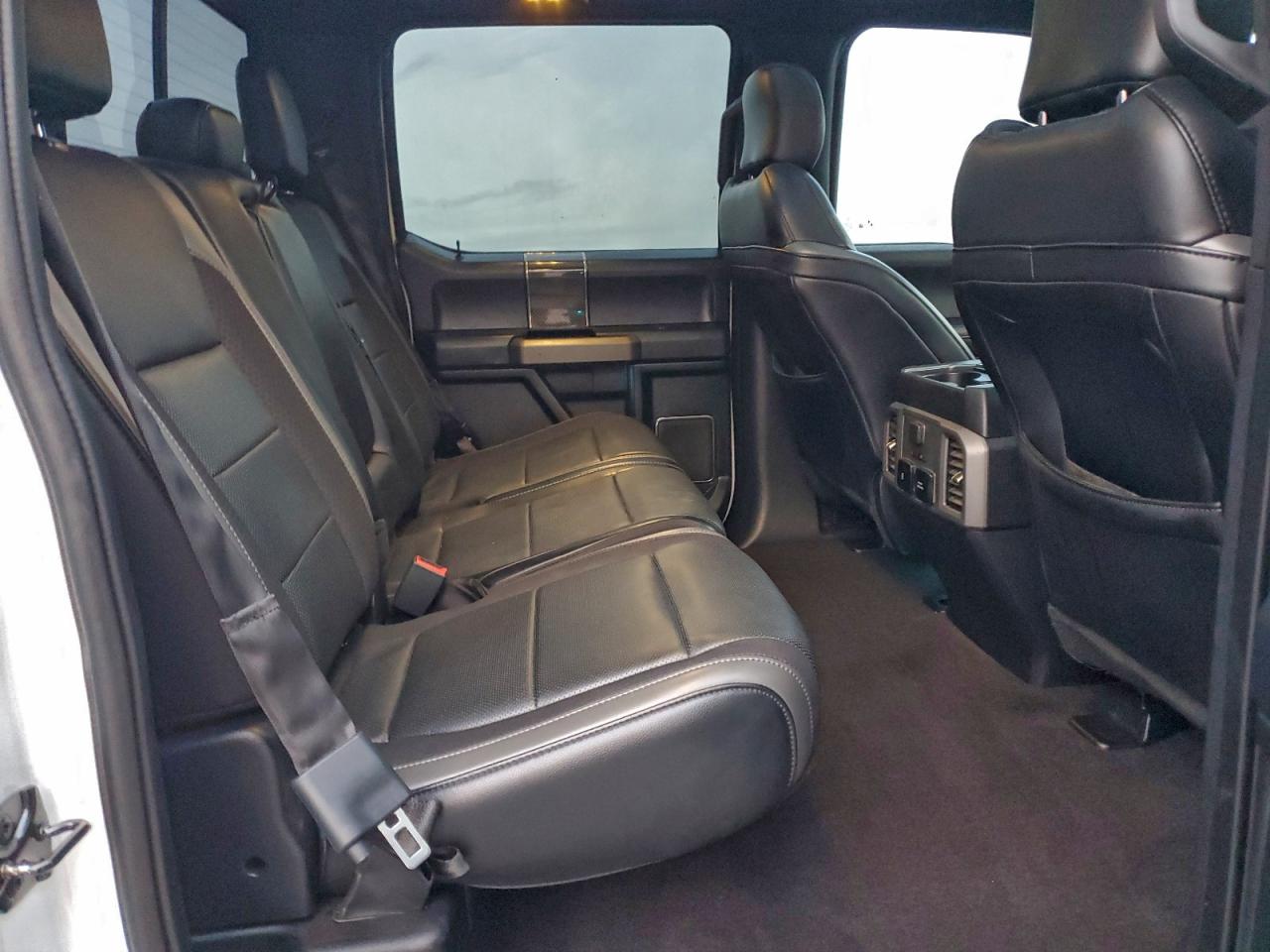 Ford F-150 Raptor Image 8