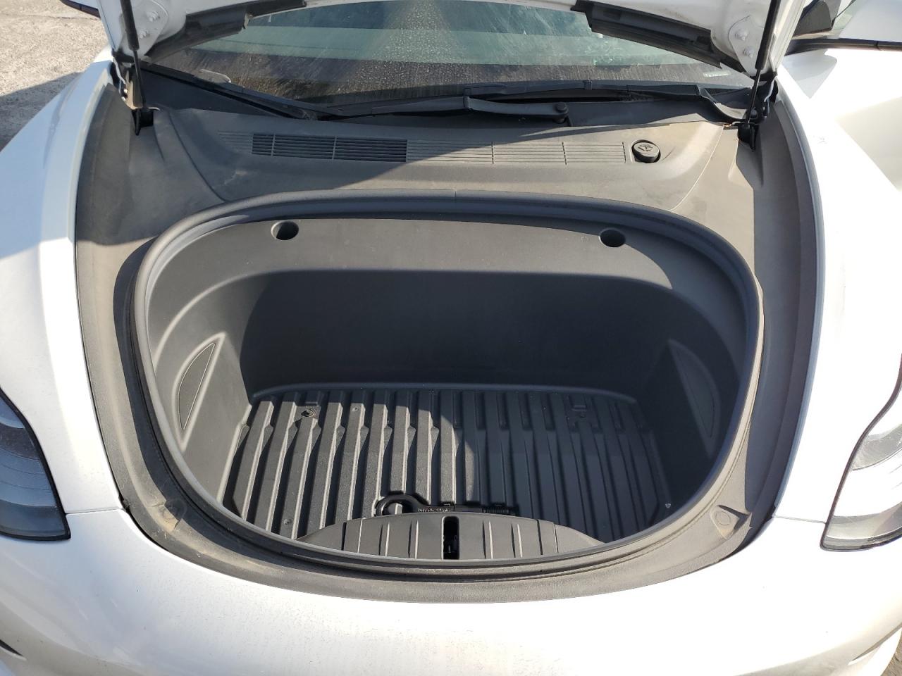Tesla Model 3 Image 10