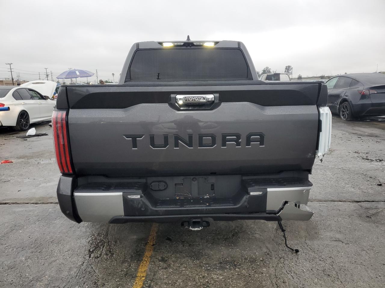 Toyota Tundra Crewmax Limited Image 9