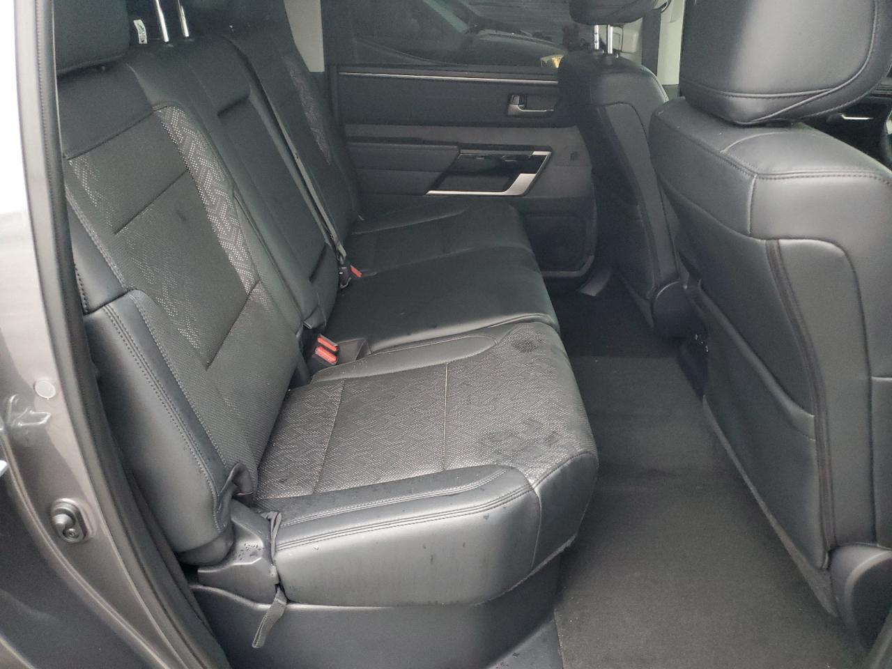 Toyota Tundra Crewmax Limited Image 8