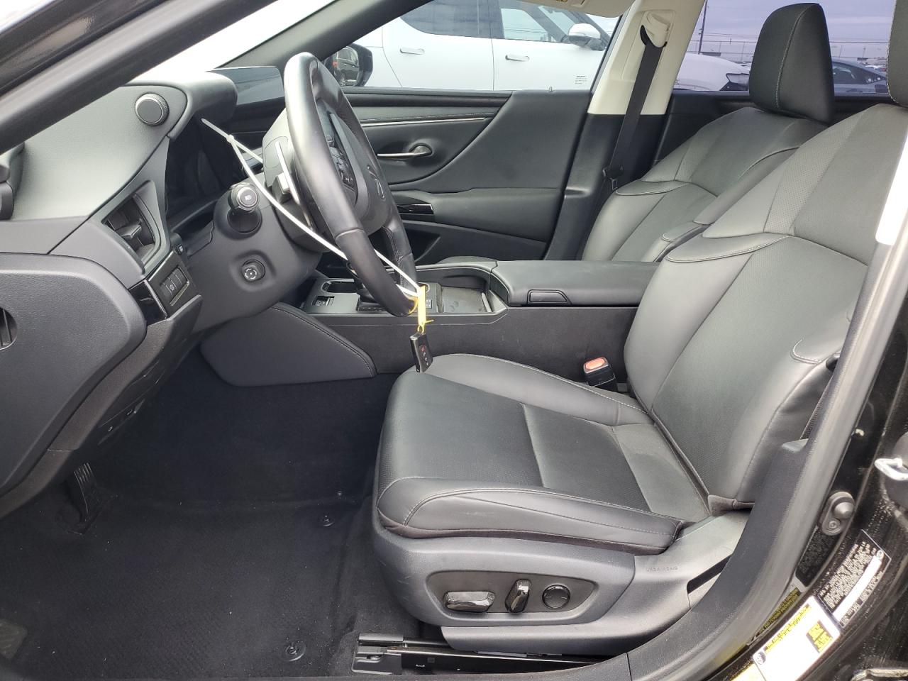 Lexus Es 300h Base Image 3