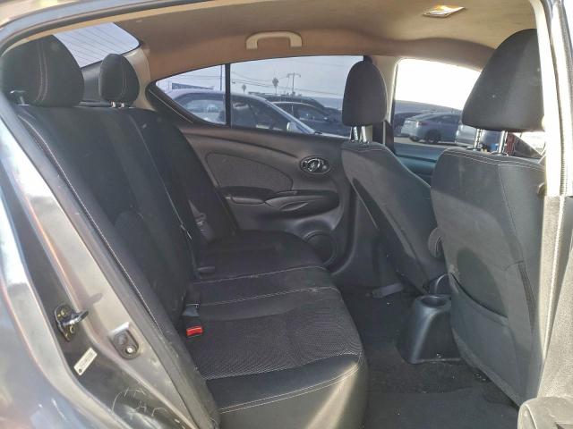 Nissan Versa S Image 2