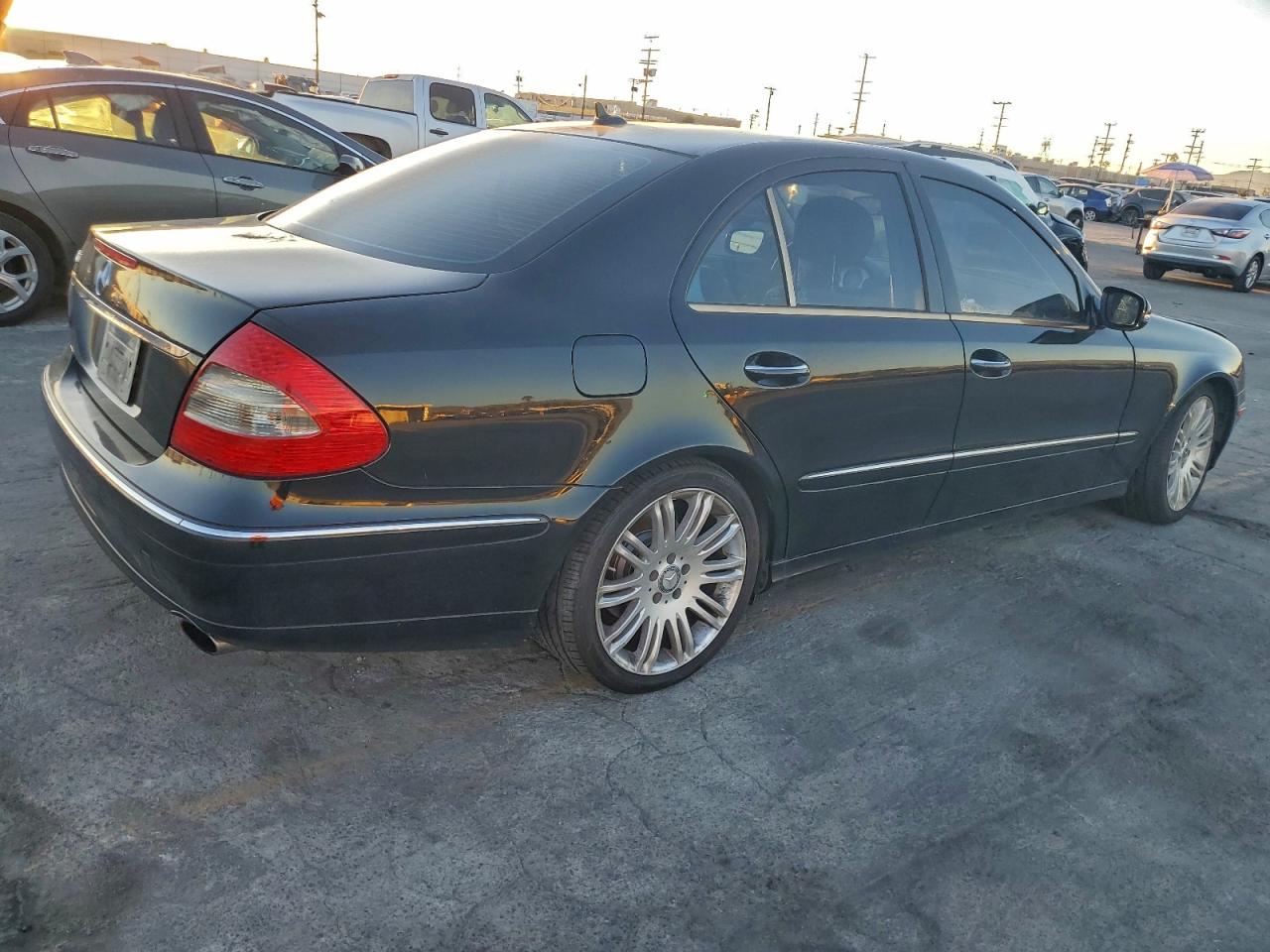 Mercedes-Benz E-Class 350 Image 2